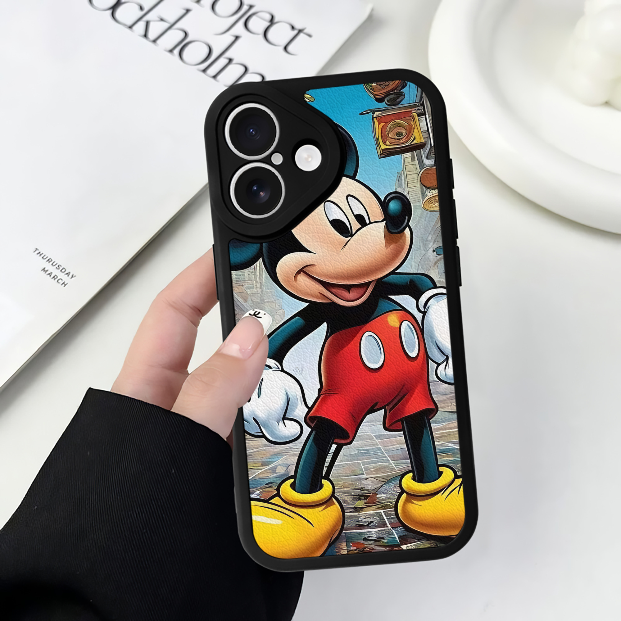 （画像用） ミッキーマウス Mickey Mouse 【iPhone 16シリーズ対応】シリコンスマホケース（レザー調） 材質：シリコン